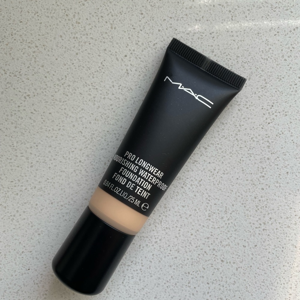 NEW - NC20 Pro Longwear Nourishing Waterproof Foundation